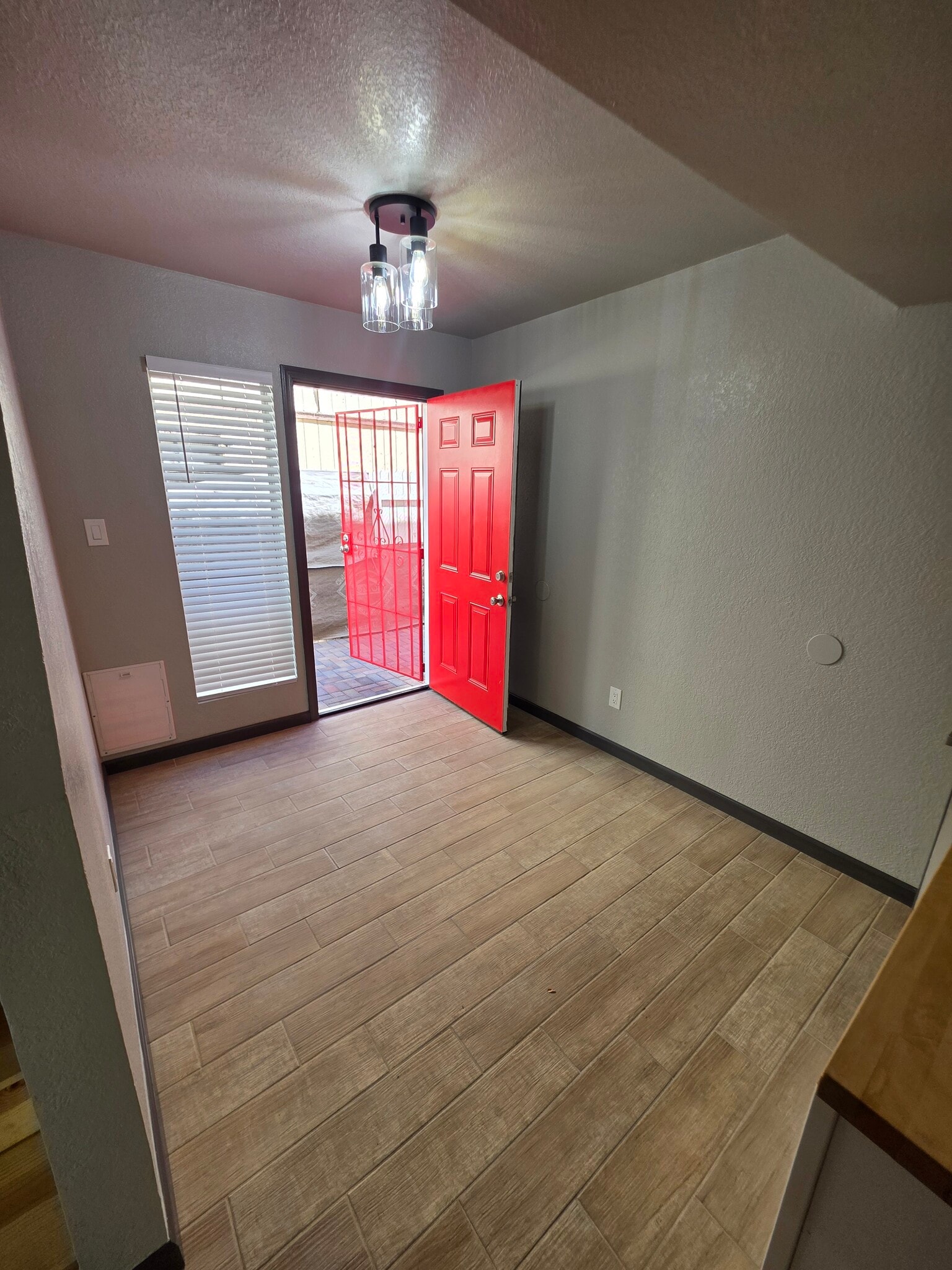 Building Photo - 1749 E Pepper Cir