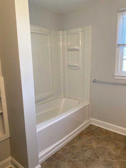 Building Photo - Duplex / Burlington