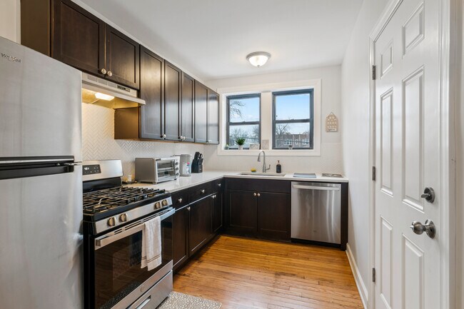 Building Photo - 6443 N Hamilton Ave