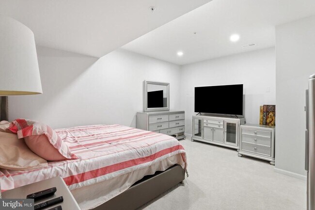Building Photo - 6702 Savannah Dr