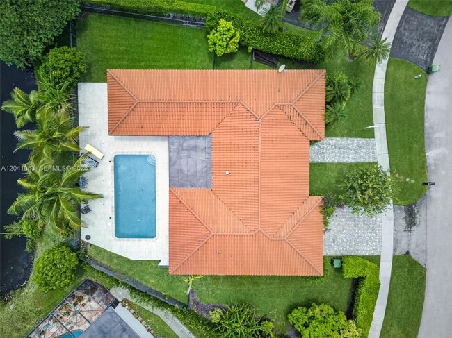 Building Photo - 16641 Royal Poinciana Dr