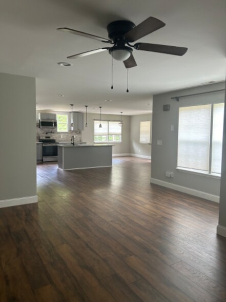 Building Photo - 10 N Rockview Dr