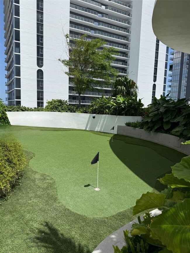 Building Photo - 700 NE 24th St