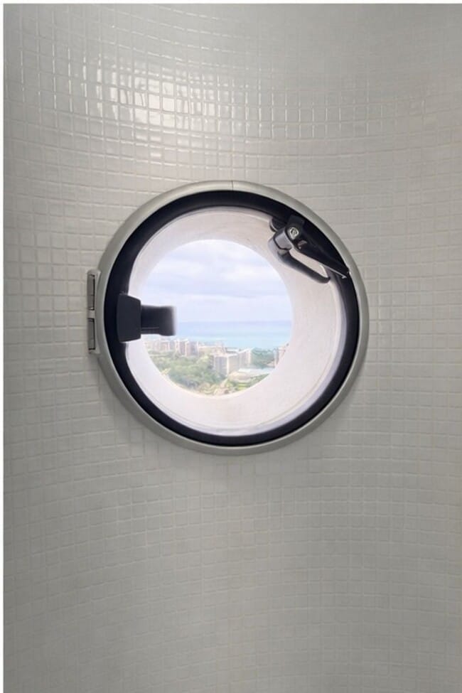 Building Photo - Luxury High-Floor Condo with Panoramic Ocean & Diamond Head Views | 2 Parking | Great Building Am...