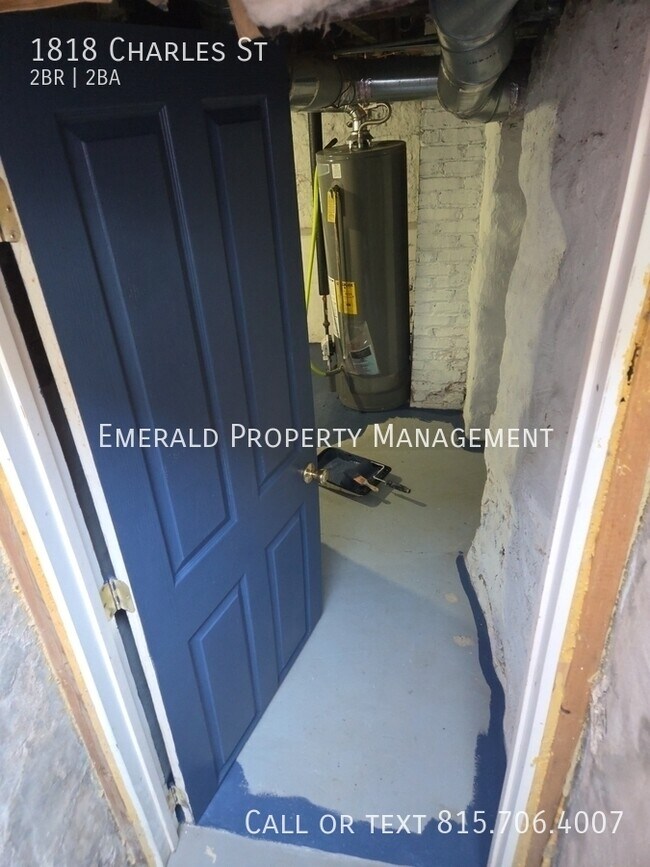 Building Photo - 1818 Charles St