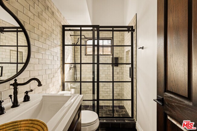 Building Photo - 1110 N Beverly Glen Blvd