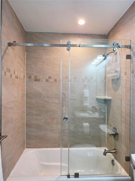 Building Photo - 3435 Overlook Dr NE