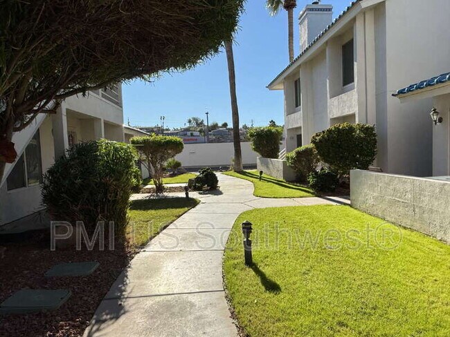 Building Photo - 1800 Club House Dr