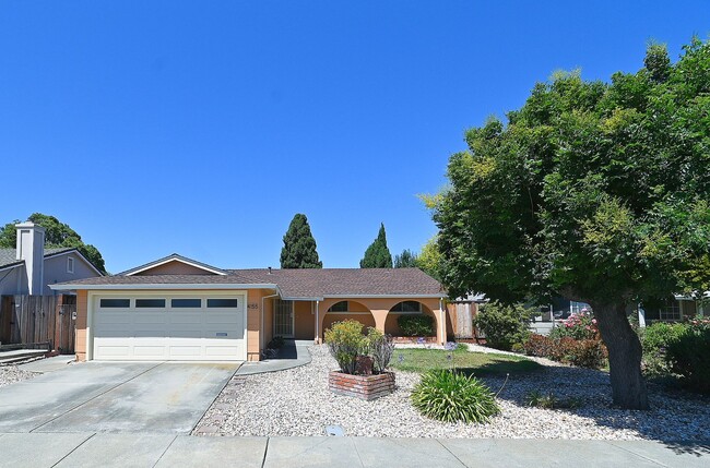 Building Photo - $3790 - 3BR - GORGEOUS REMODELED HOME IN N...