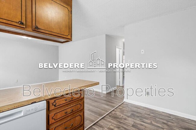 Building Photo - 2402 Markwood Ln SE