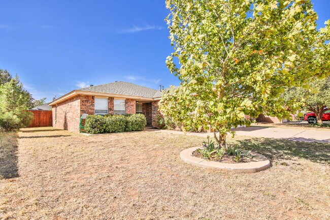 Building Photo - Wonderful 3/2/2 in North Lubbock!