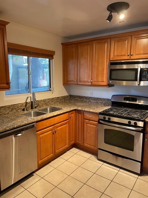 Building Photo - 5646 Aldama St