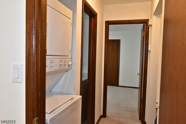 Building Photo - 28 Elmhurst St