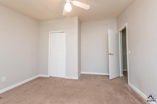 Building Photo - 137 Shamrock Cir