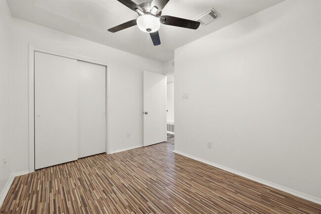 Building Photo - 1411 Gracy Farms Ln