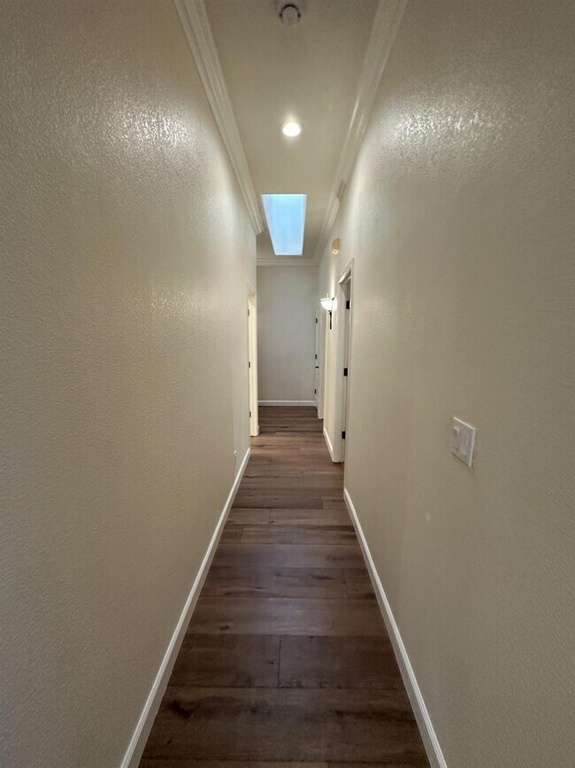 Building Photo - 7026 N Warren Ave