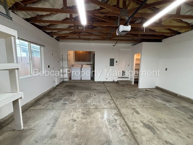 Building Photo - 3329 Somerset Way