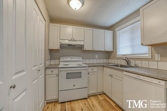 Building Photo - Bright Upper-Level 2 BD with Covered Deck