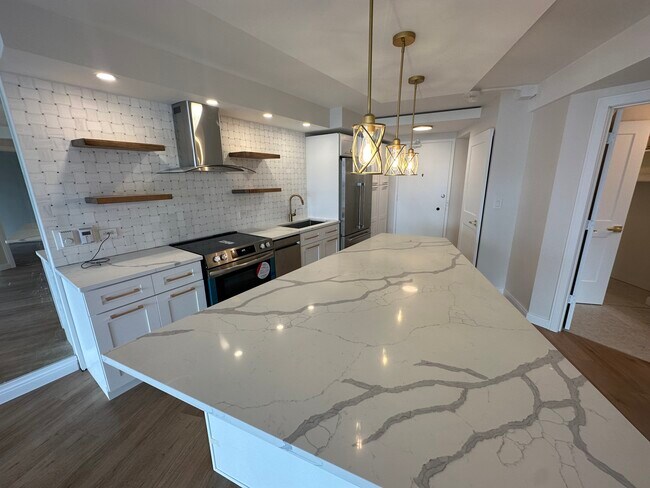 Building Photo - 300 N State St