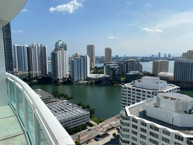 Building Photo - 950 Brickell Bay Dr