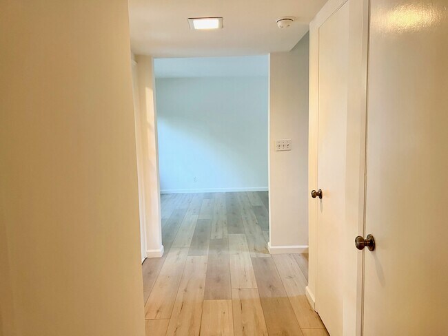 Building Photo - 11323 Cashmere St