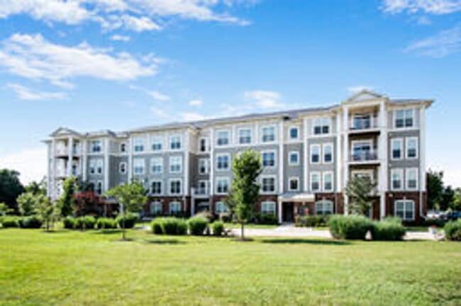 Building Photo - Spacious and Modern 2BR/2BA Condo in Norbe...