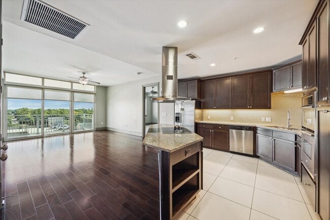 Building Photo - 9870 Gaylord Dr