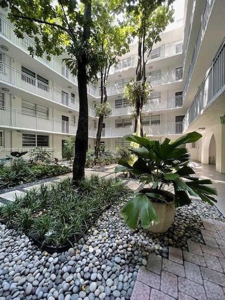 Building Photo - 750 NE 64th St