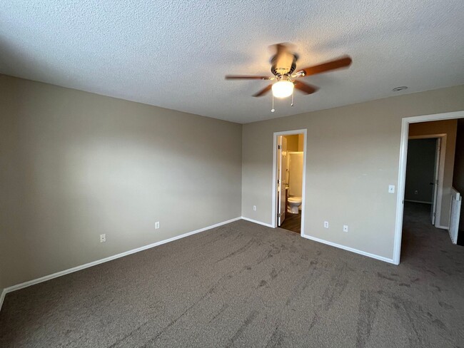 Building Photo - Charming 3 Bedroom Townhome w/ Basement