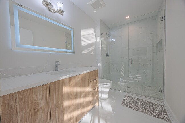 Building Photo - 117 Lake Ave