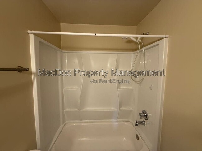 Building Photo - 14611 Earlham Ct