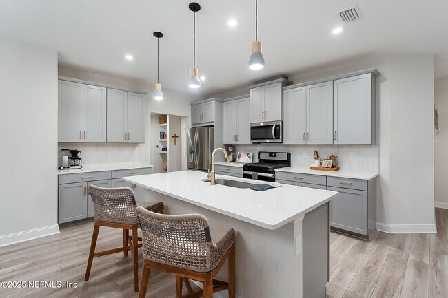 Building Photo - 50 Sydney Cv