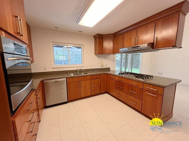 Building Photo - Sparkling Pool Oasis 3 Bedroom + Flex Spac...