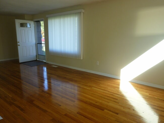 Building Photo - 1211 W Dalke Ave