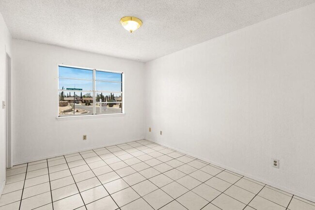 Building Photo - 11701 Henry Phipps Dr