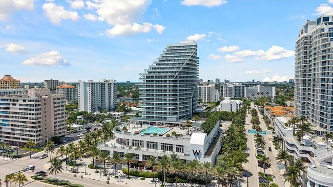 Building Photo - 3101 Bayshore Dr