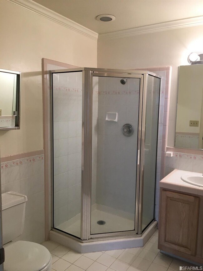 Building Photo - 1582 Taraval St