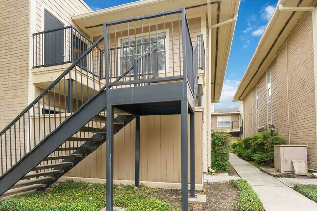 Building Photo - 710 Bering Dr