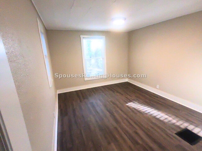 Building Photo - 3608 N Kenwood Ave