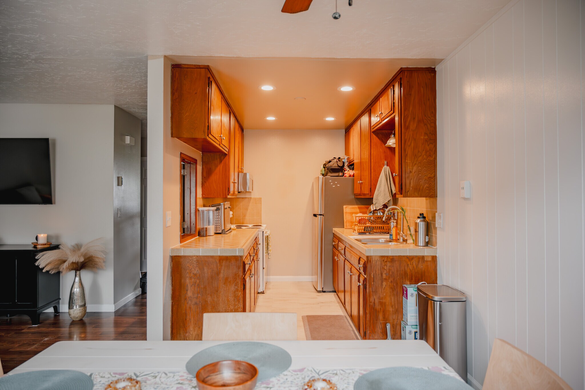 Building Photo - 340 Moss St