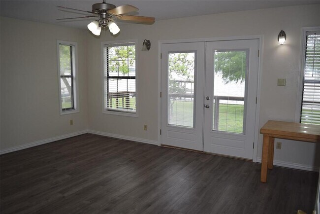 Building Photo - 500 Highcrest Dr