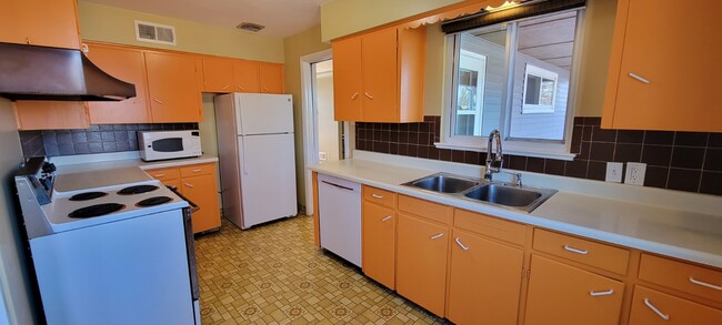 Kitchen - 7481 W 46th Ave