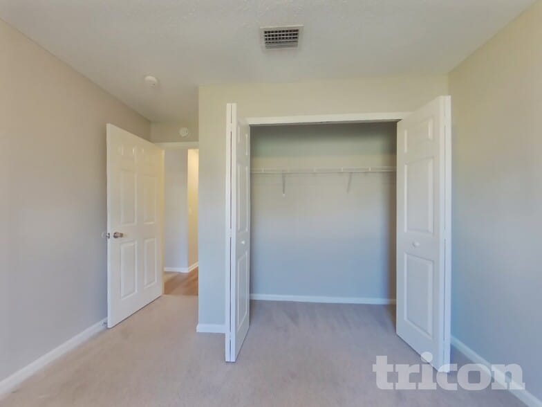 Building Photo - 391 Summit Dr