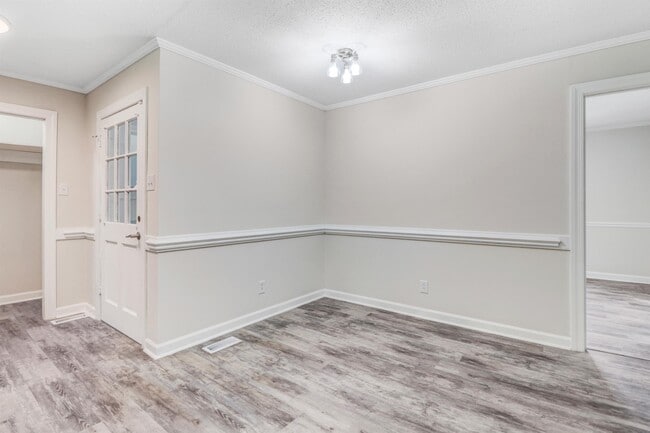Building Photo - 302 Cedar Rd