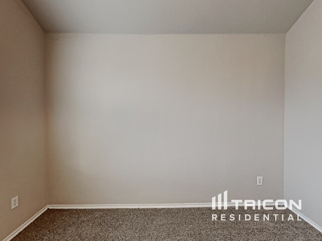 Building Photo - 509 Niagara Falls Dr