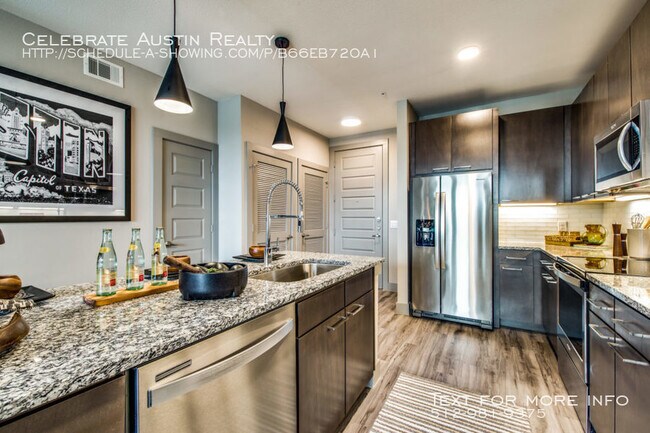 Building Photo - Aura Riverside