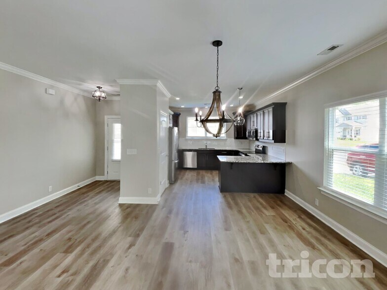 Building Photo - 607 Gallant Way