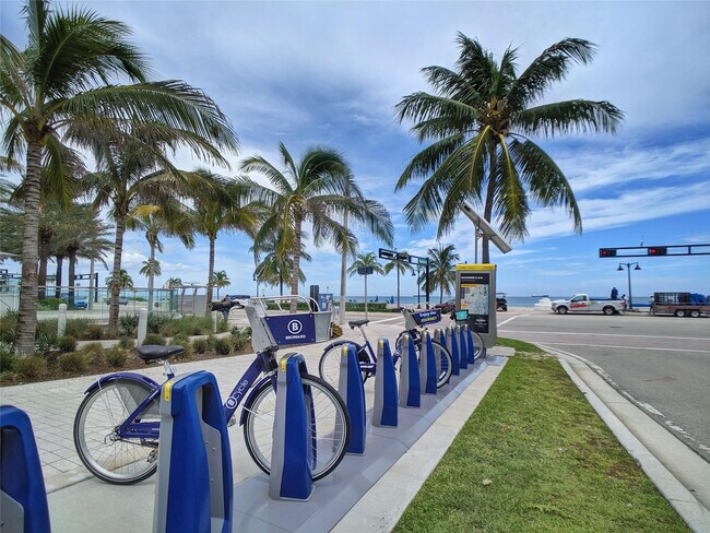 Building Photo - 341 N Birch Rd