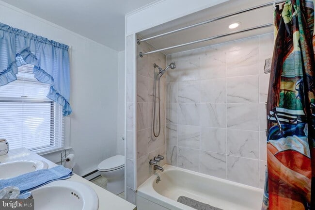 Building Photo - 220 Hazel Ave