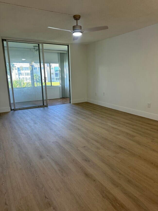Building Photo - 8130 Sunrise Lakes Blvd